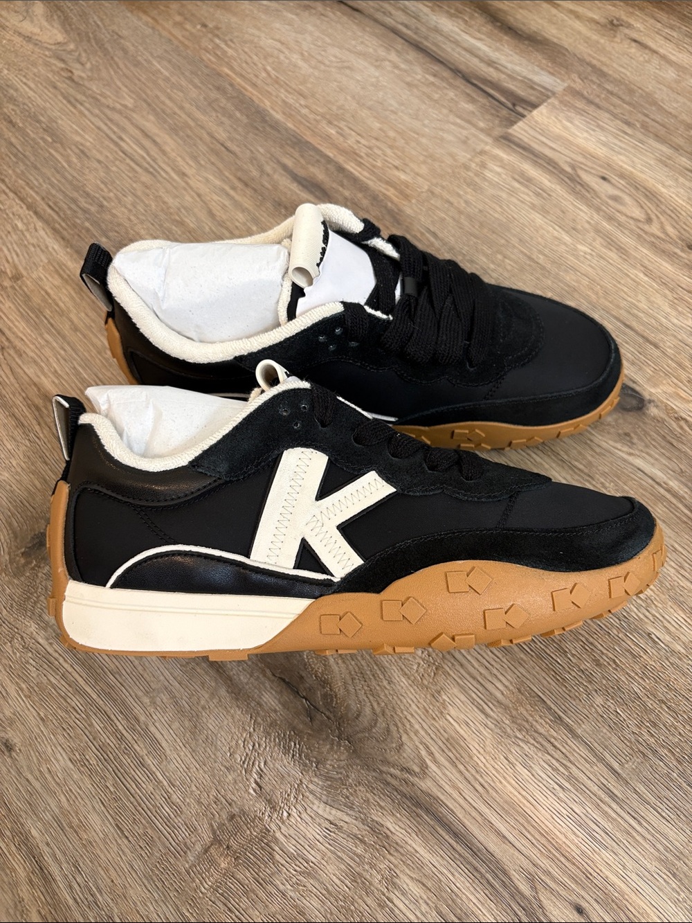 Kate Spade k as in kate sneaker 9.5, NIB